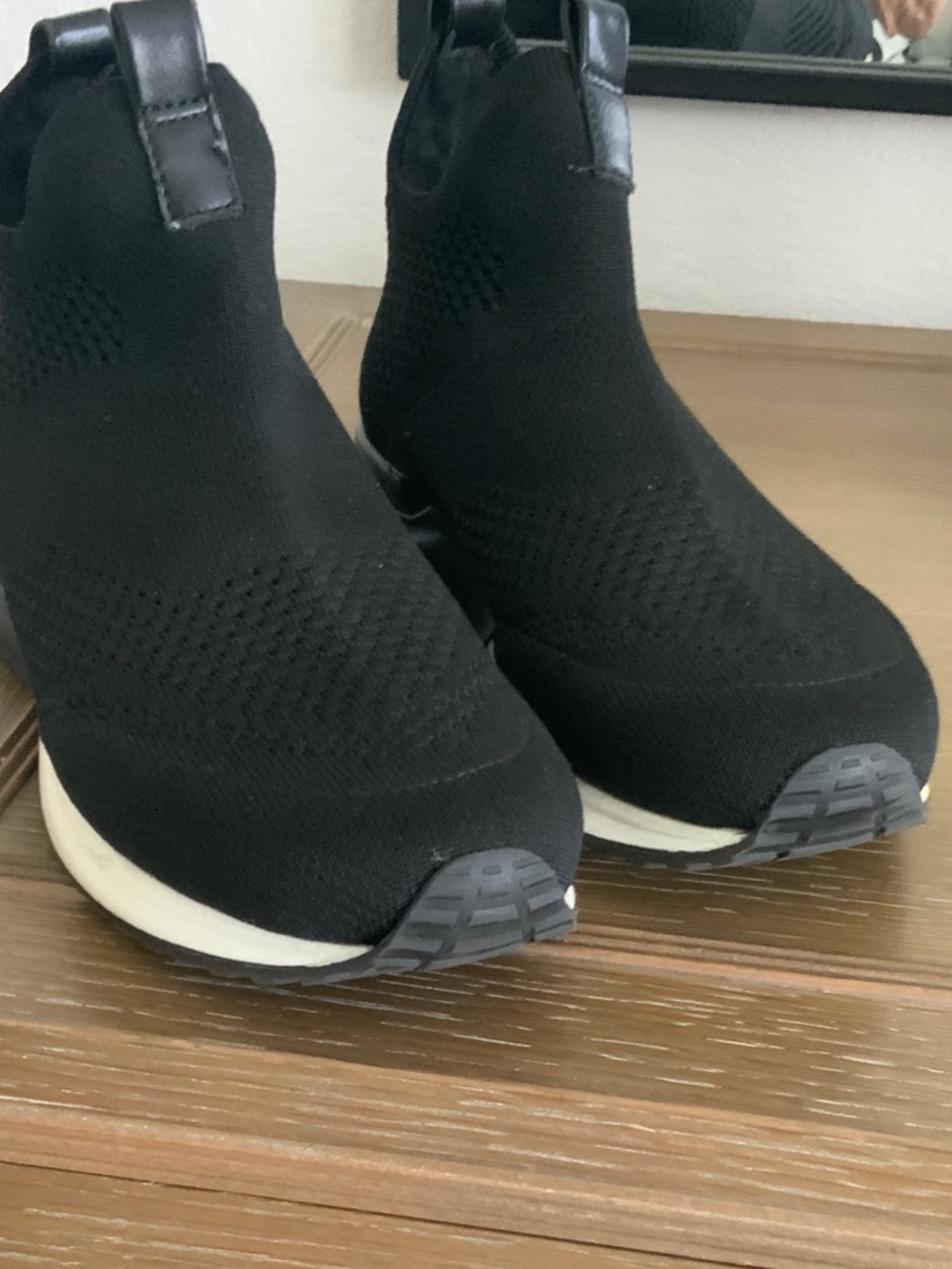 Slip-on mesh booties NWOT